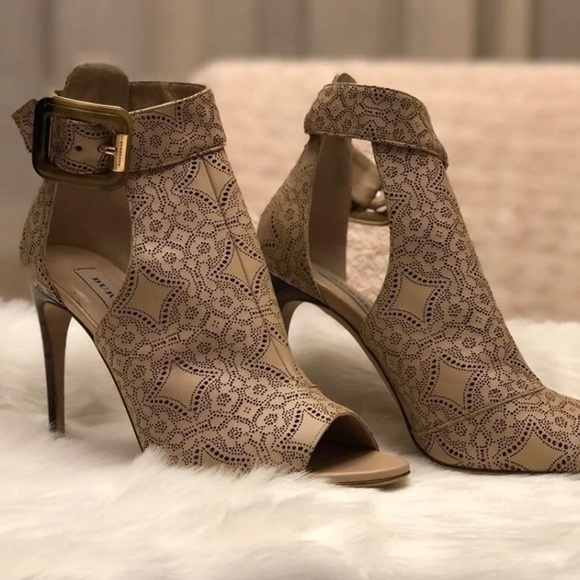 Burberry Shoes - Burberry sandals pumps size 38